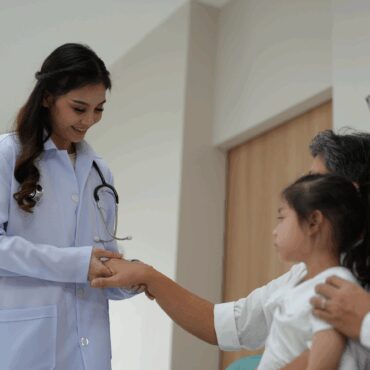 Atención sociosanitaria socios a personas dependientes en instituciones sociales